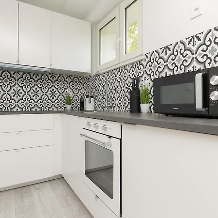 Elekcyjna With Balcony By Renters *