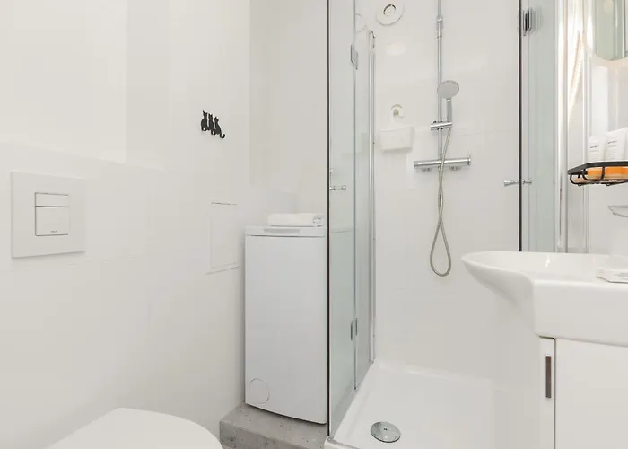 Elekcyjna With Balcony By Renters Apartment *